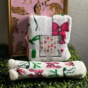 🎀🎀Fancy bows blanket with matching socks 🎀🎀